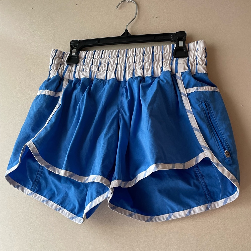 lululemon tracker shorts size 6 blue white